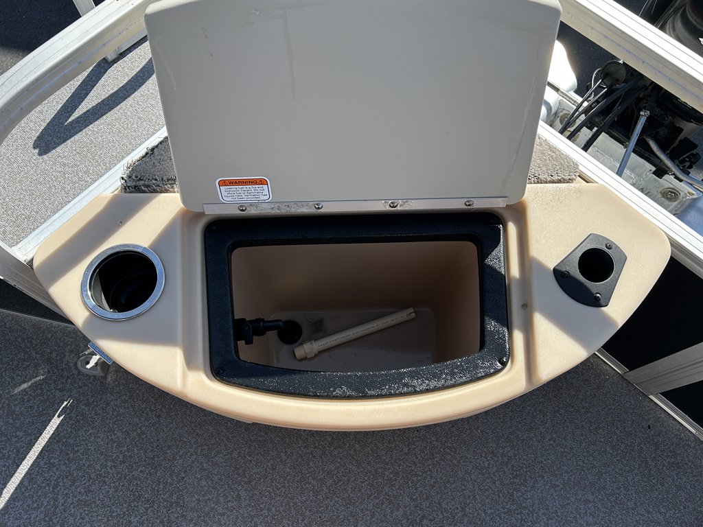 2017 SUN Tracker Bass Buggy 18dlx - $18,900