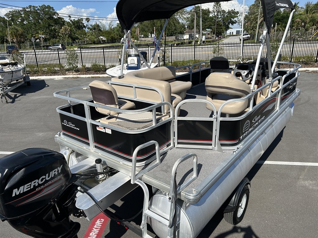 2017 SUN Tracker Bass Buggy 18dlx - $18,900