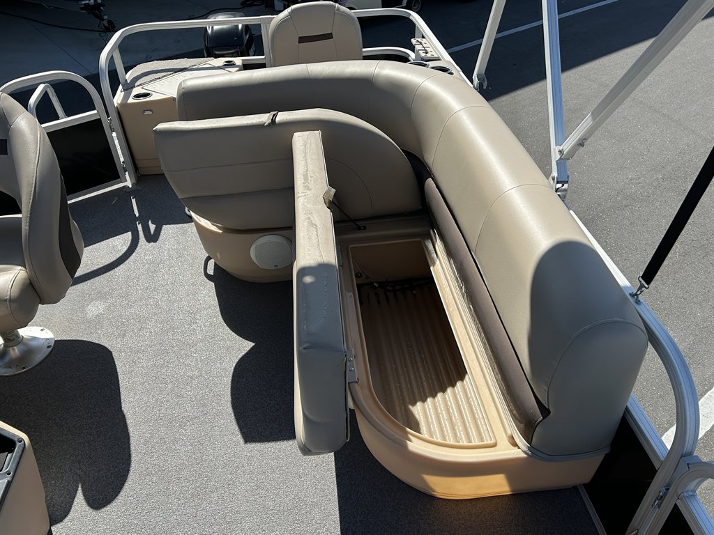 2017 SUN Tracker Bass Buggy 18dlx - $18,900