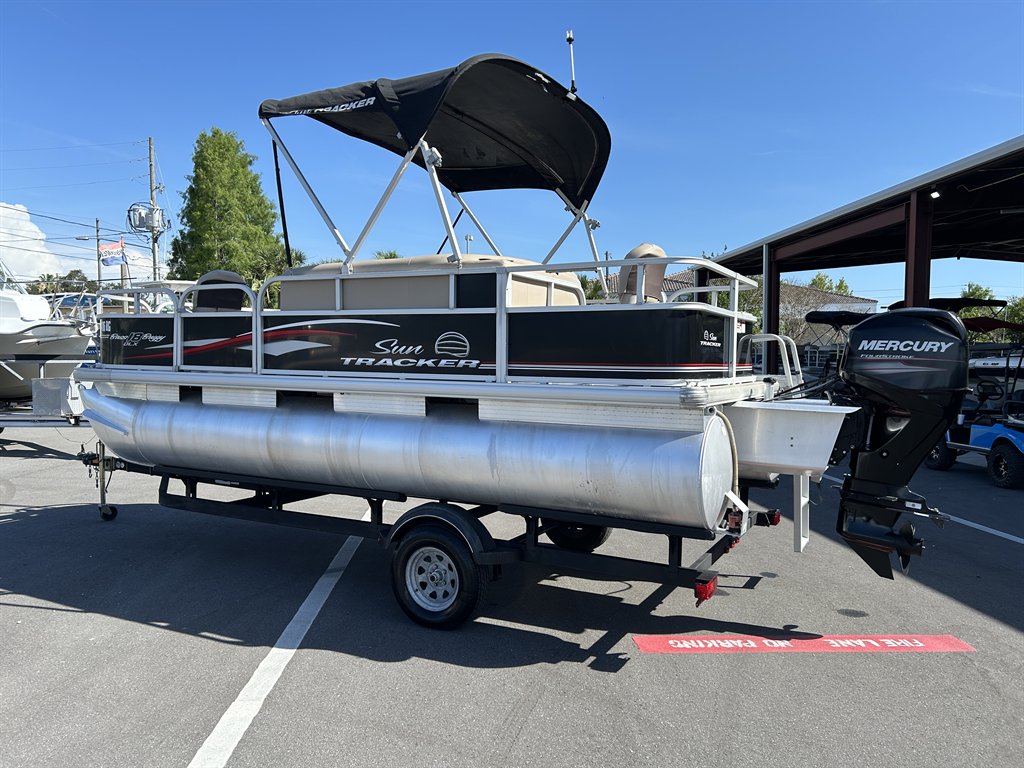 2017 SUN Tracker Bass Buggy 18dlx - $18,900
