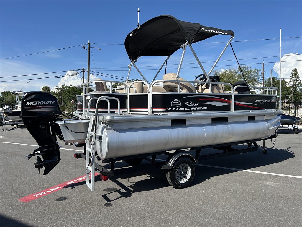 2017 SUN Tracker Bass Buggy 18dlx - $18,900