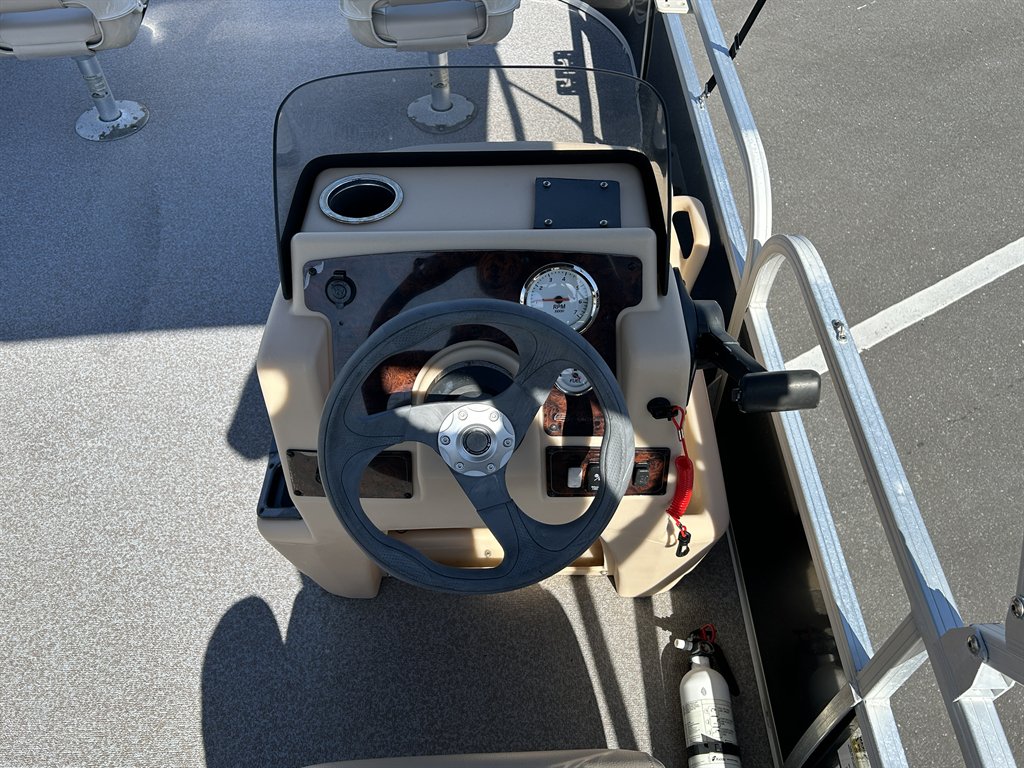 2017 SUN Tracker Bass Buggy 18dlx - $18,900