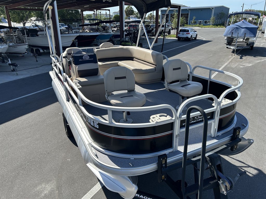2017 SUN Tracker Bass Buggy 18dlx - $18,900