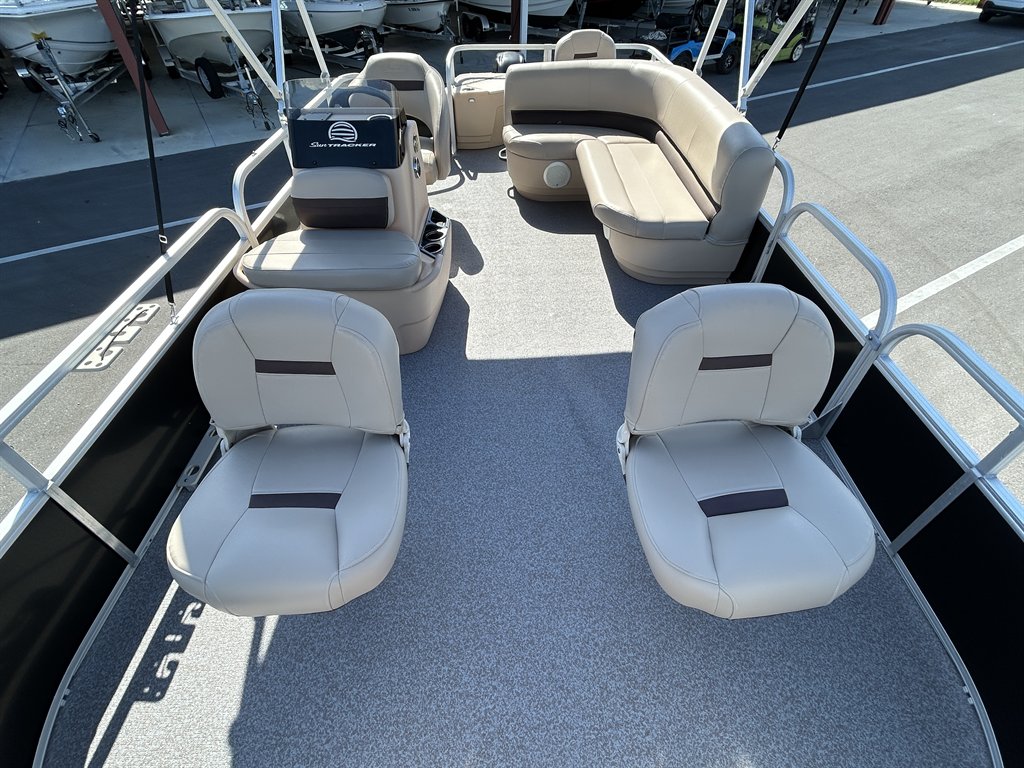 2017 SUN Tracker Bass Buggy 18dlx - $18,900