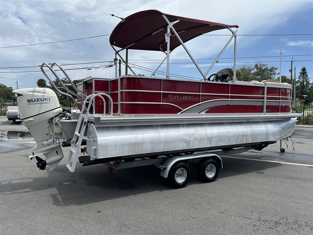 2013 Sylvan Mirage 8520 - $19,900
