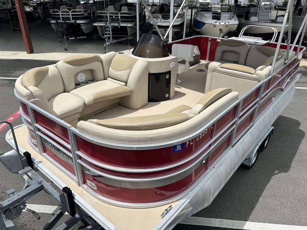 2013 Sylvan Mirage 8520 - $19,900
