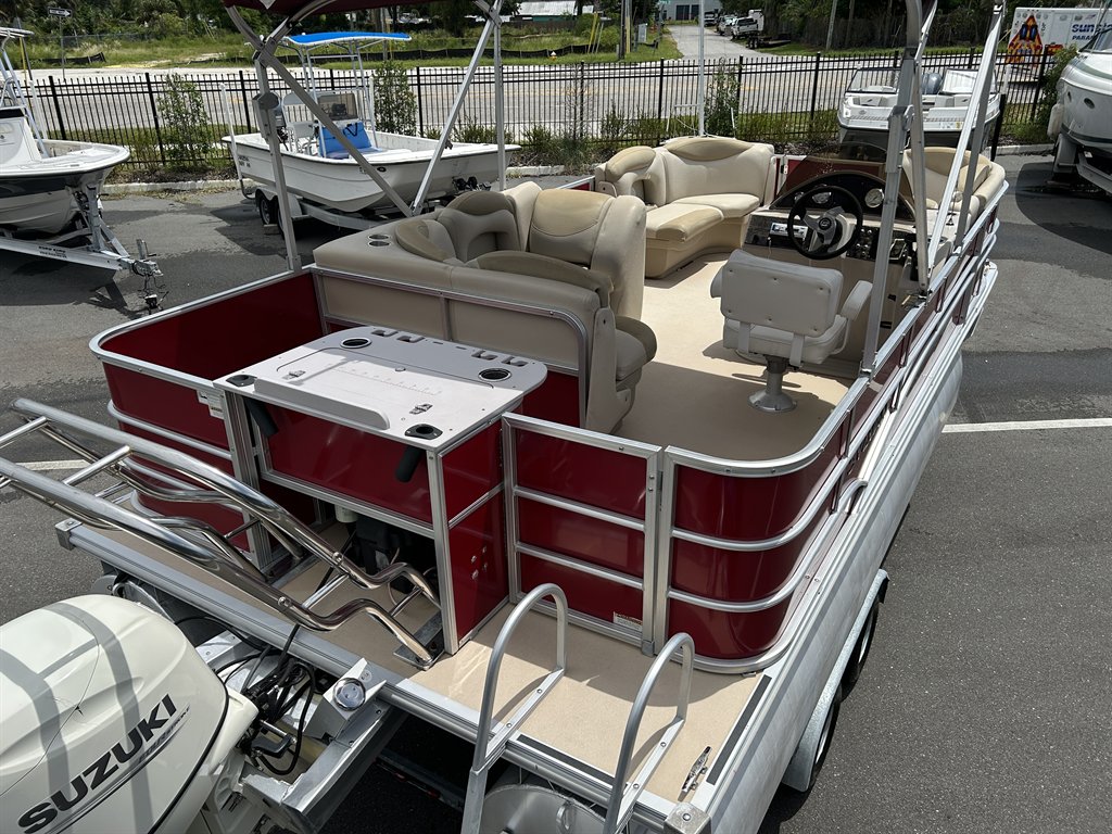 2013 Sylvan Mirage 8520 - $19,900
