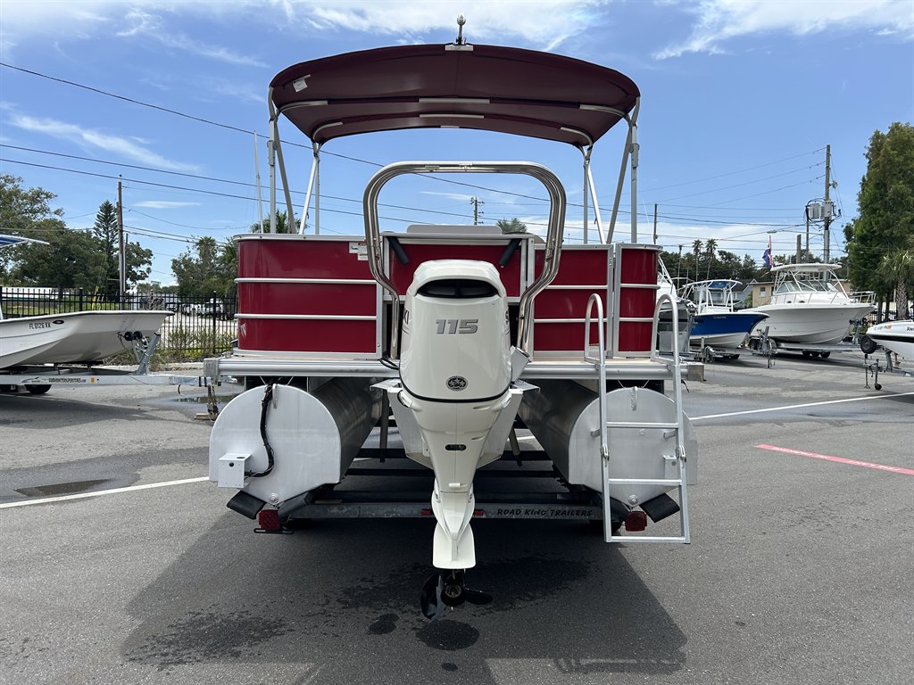 2013 Sylvan Mirage 8520 - $19,900
