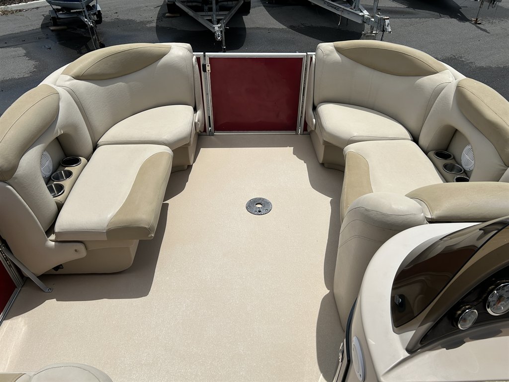 2013 Sylvan Mirage 8520 - $19,900