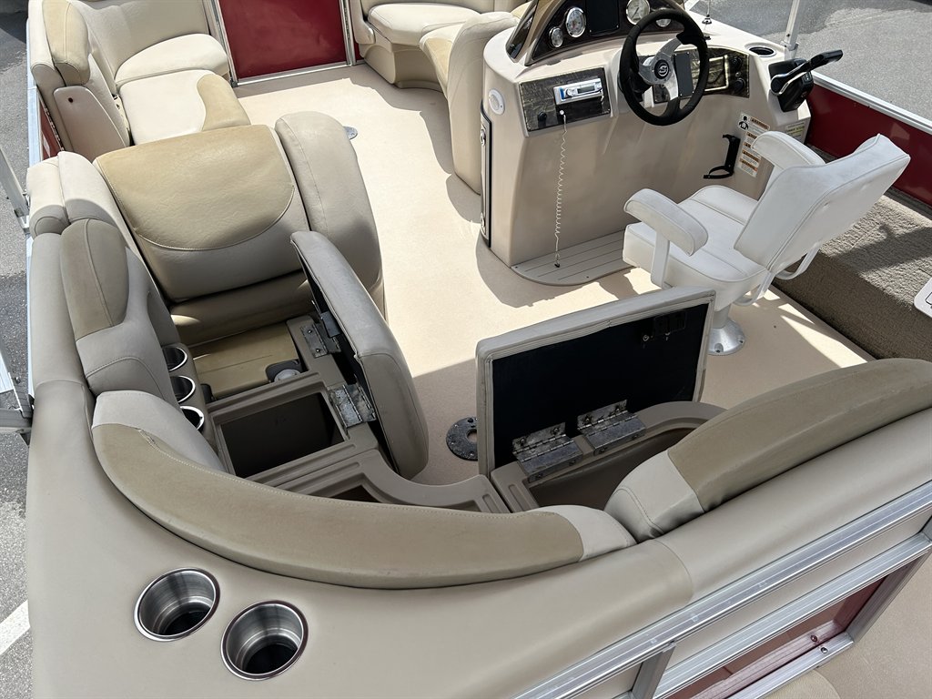 2013 Sylvan Mirage 8520 - $19,900