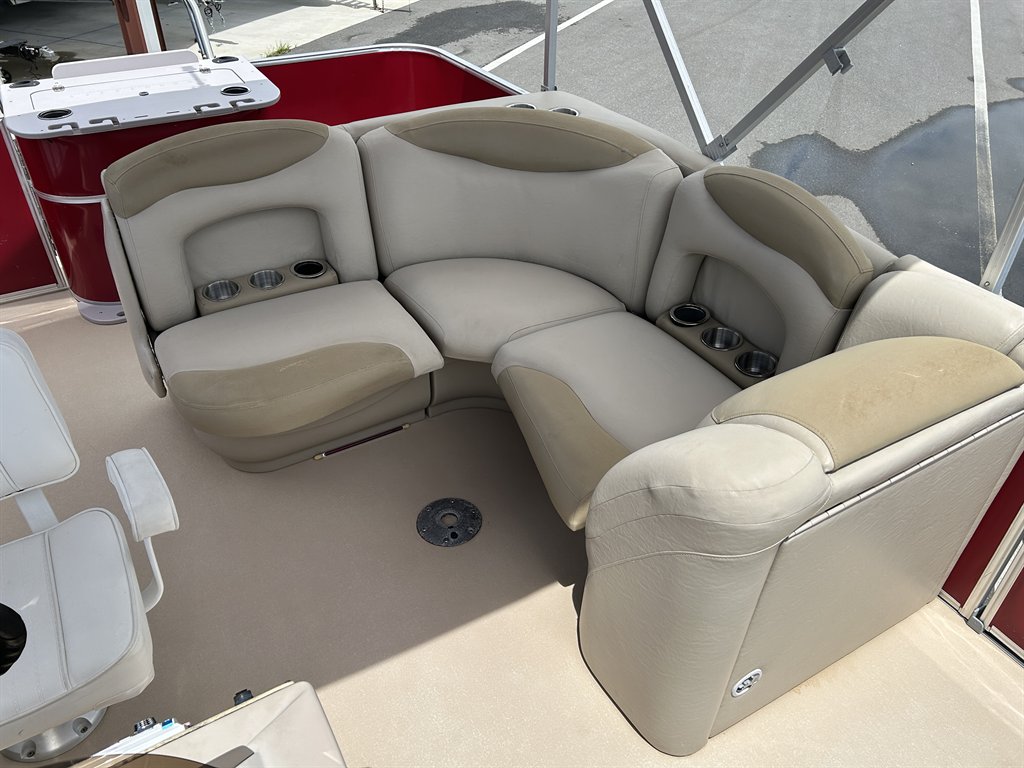 2013 Sylvan Mirage 8520 - $19,900