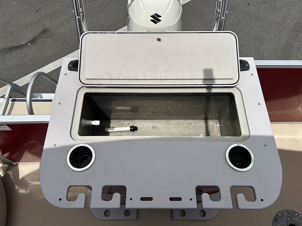 2013 Sylvan Mirage 8520 - $19,900