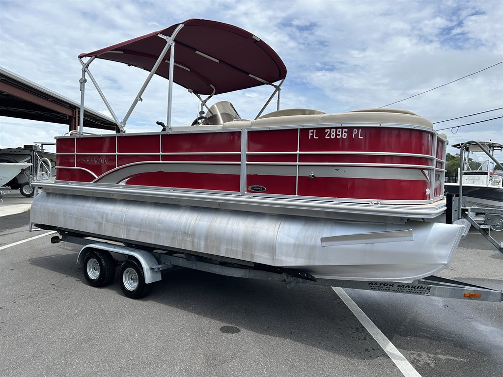 2013 Sylvan Mirage 8520 - $19,900