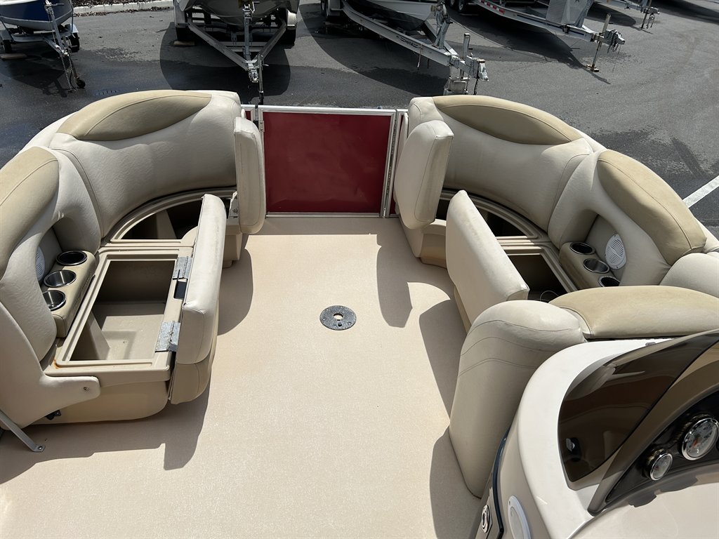 2013 Sylvan Mirage 8520 - $19,900