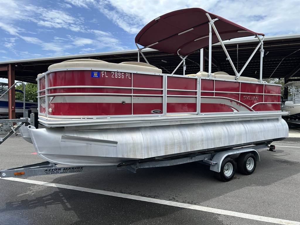 2013 Sylvan Mirage 8520 - $19,900