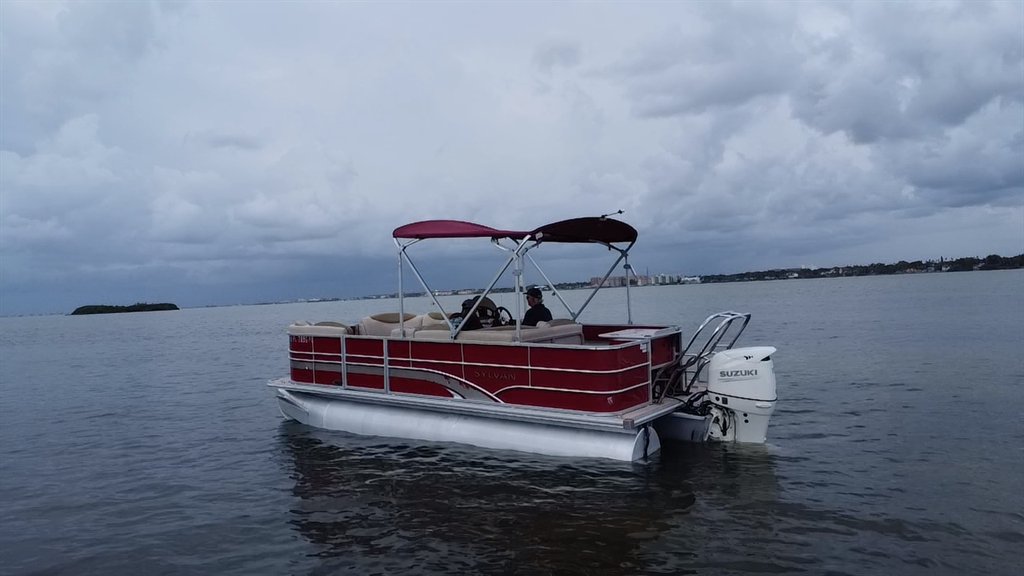 2013 Sylvan Mirage 8520 - $19,900