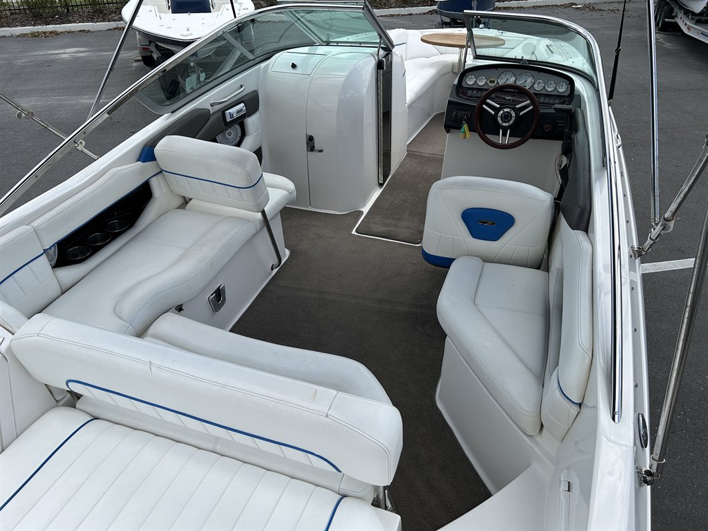 2008 Regal Fasdeck 2520 Bowrider - $25,900