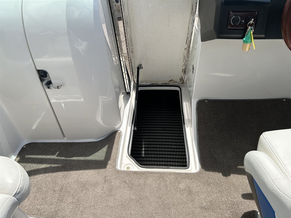 2008 Regal Fasdeck 2520 Bowrider - $25,900