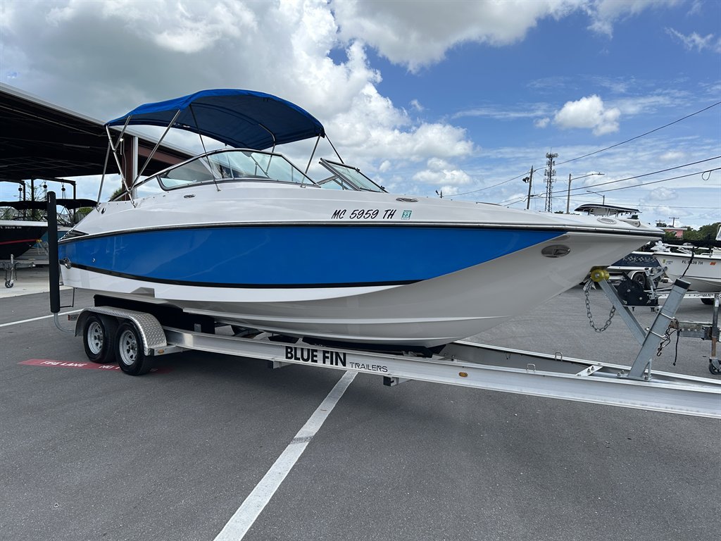 2008 Regal Fasdeck 2520 Bowrider - $25,900
