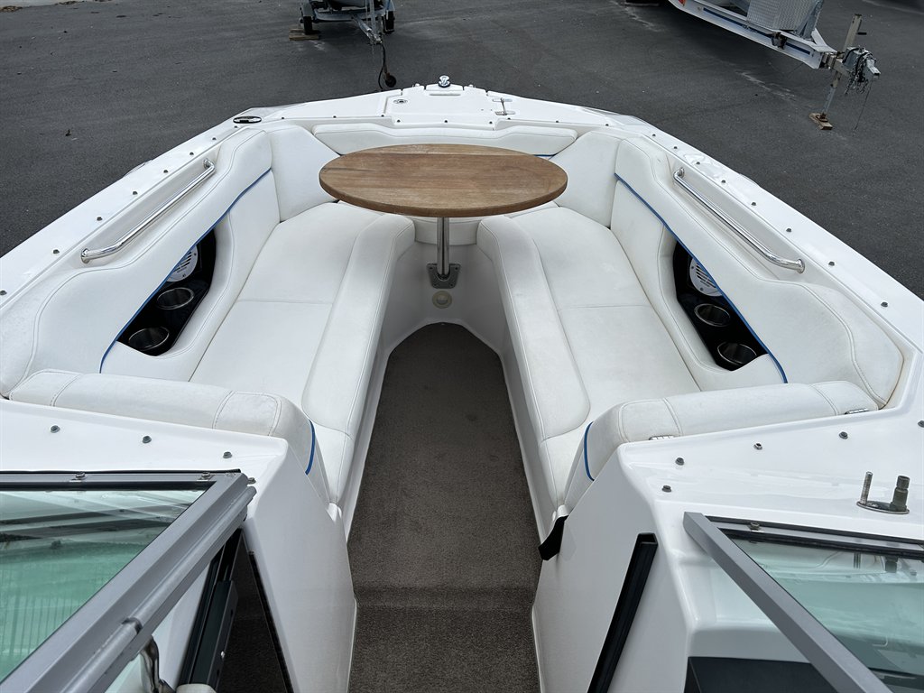 2008 Regal Fasdeck 2520 Bowrider - $25,900