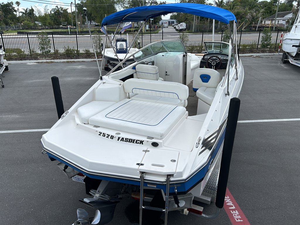 2008 Regal Fasdeck 2520 Bowrider - $25,900