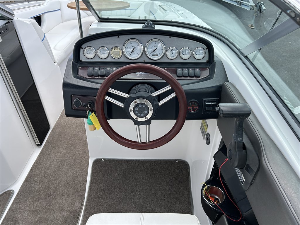 2008 Regal Fasdeck 2520 Bowrider - $25,900