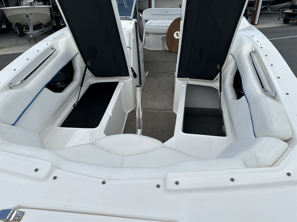 2008 Regal Fasdeck 2520 Bowrider - $25,900