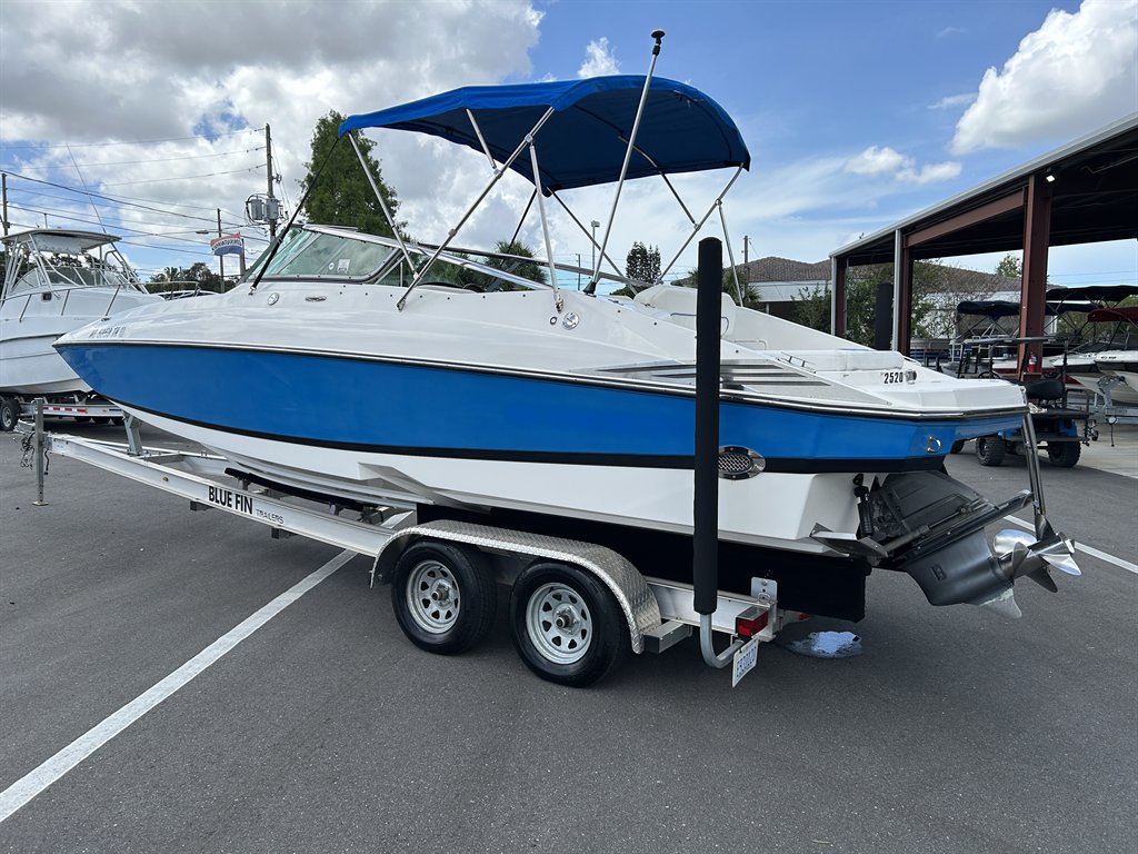 2008 Regal Fasdeck 2520 Bowrider - $25,900