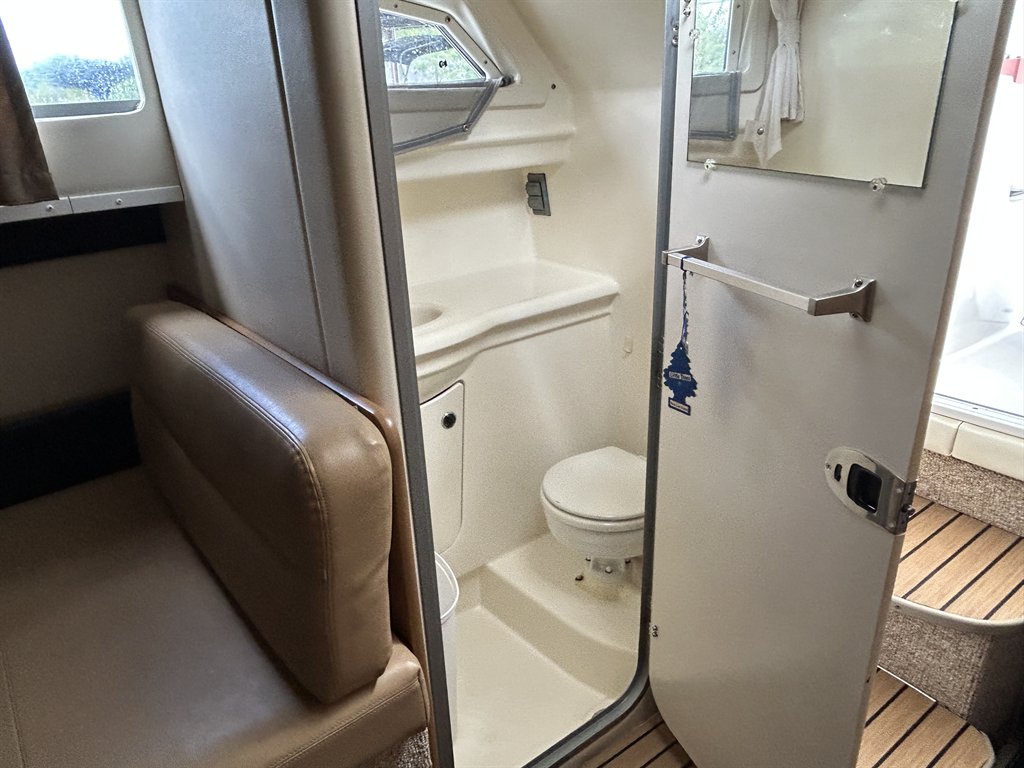 2007 Bayliner Discovery 246 - $24,900