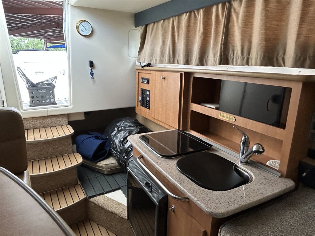2007 Bayliner Discovery 246 - $24,900