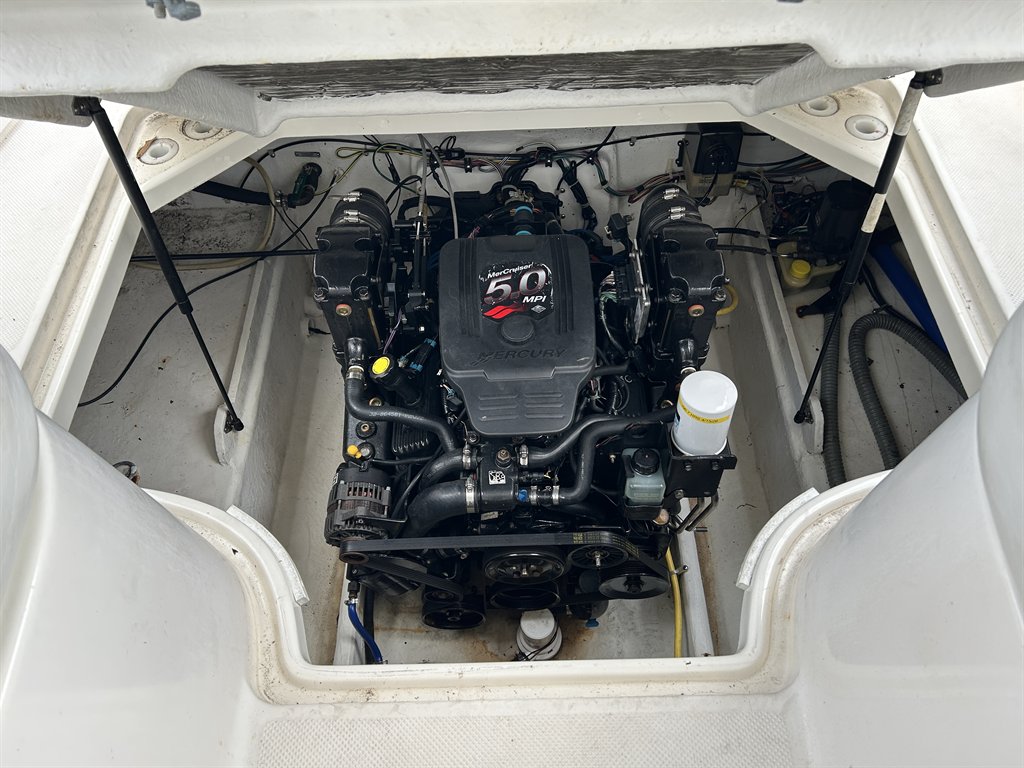 2007 Bayliner Discovery 246 - $24,900