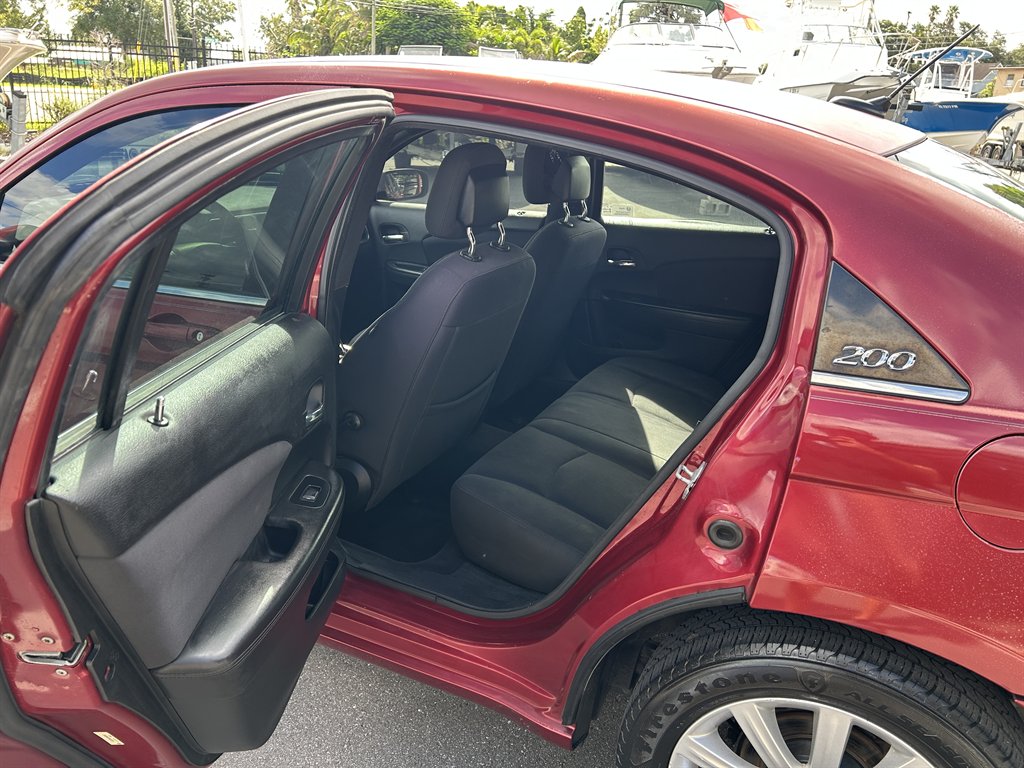 2013 Chrysler 200