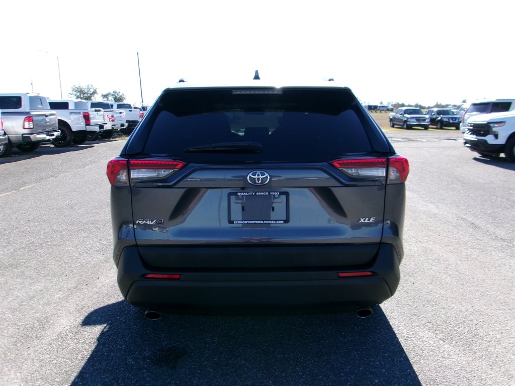 2021 Toyota RAV4 XLE photo