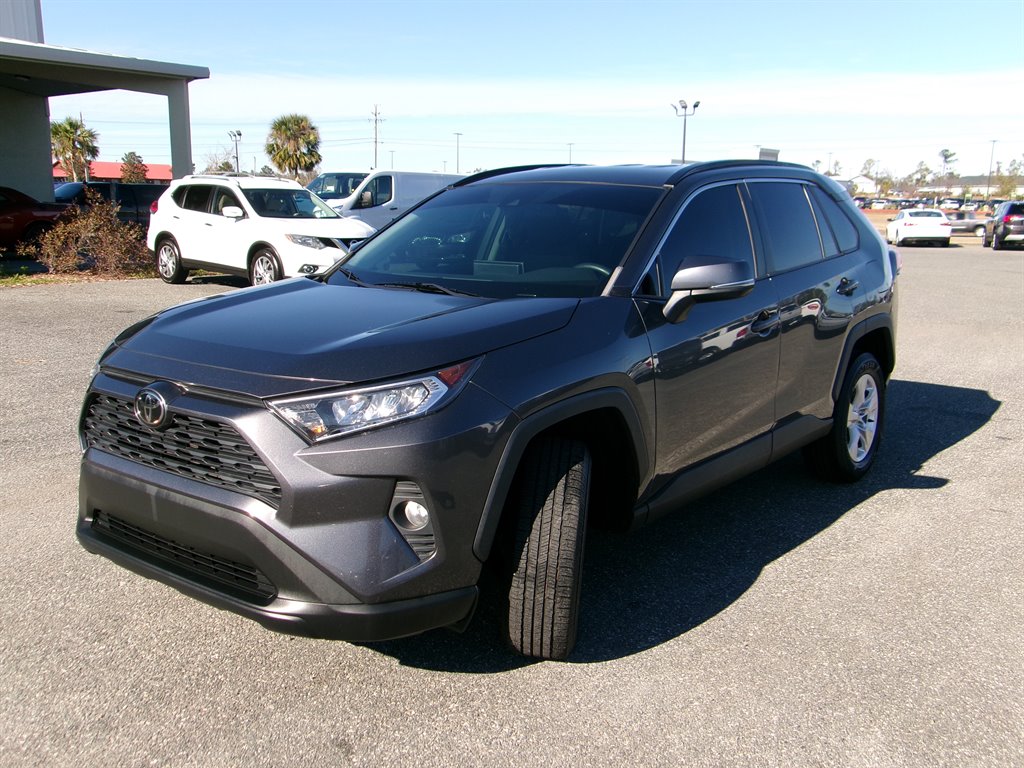 2021 Toyota RAV4 XLE photo