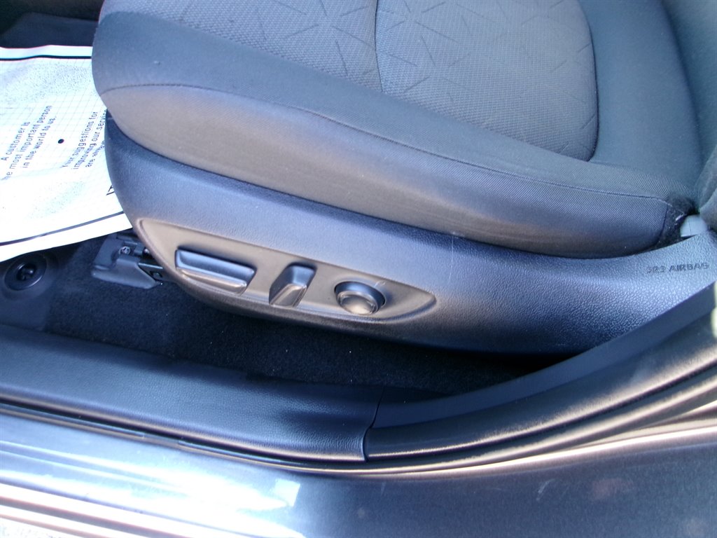 2021 Toyota RAV4 XLE photo