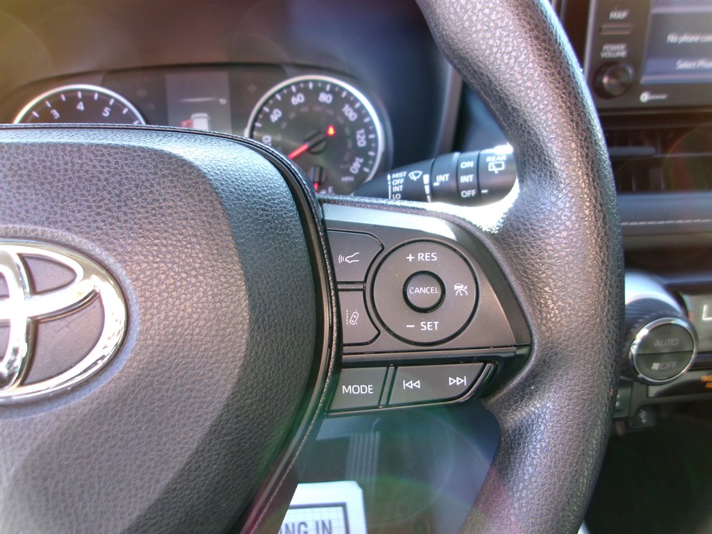 2021 Toyota RAV4 XLE photo