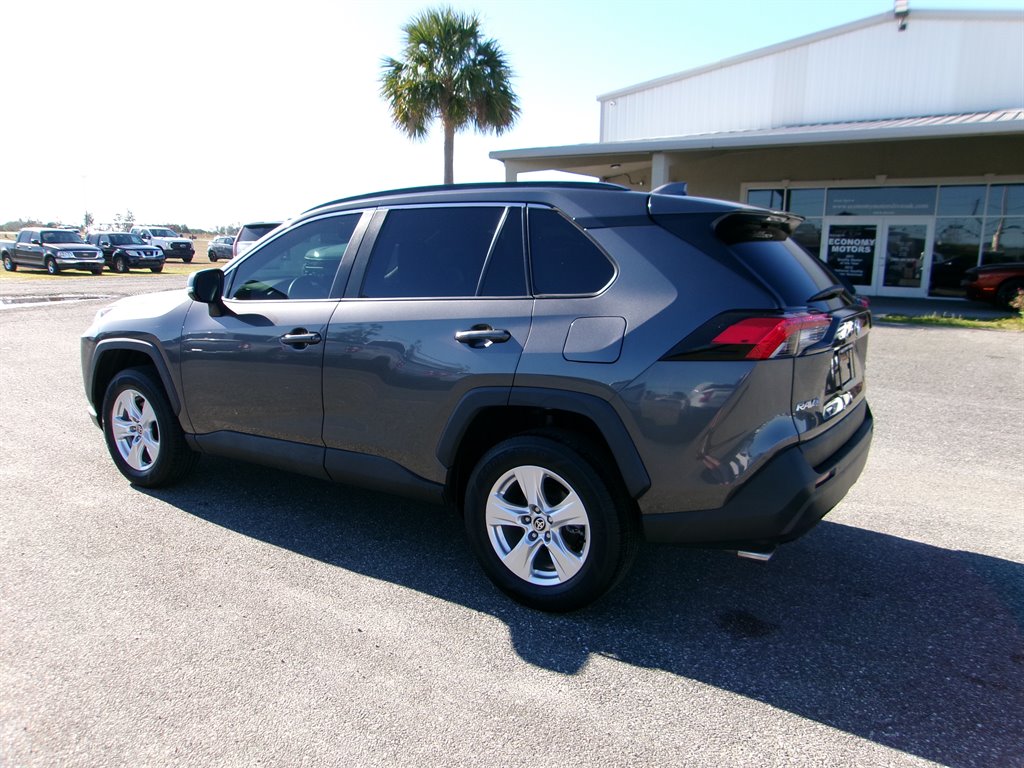 2021 Toyota RAV4 XLE photo