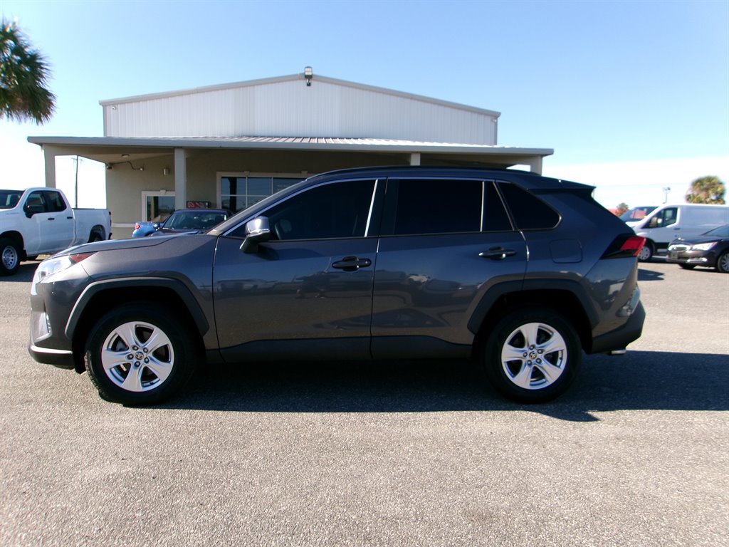 2021 Toyota RAV4 XLE photo