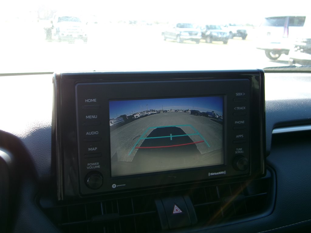 2021 Toyota RAV4 XLE photo