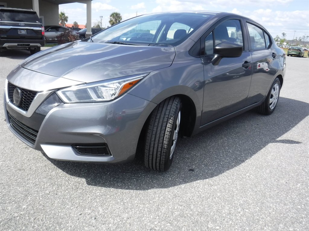 2020 Nissan Versa S photo