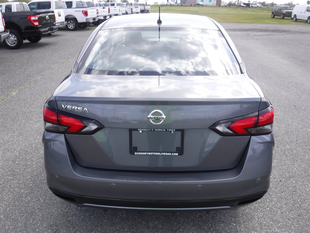2020 Nissan Versa S photo