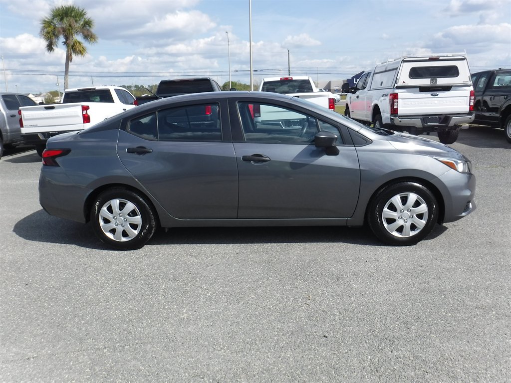2020 Nissan Versa S photo