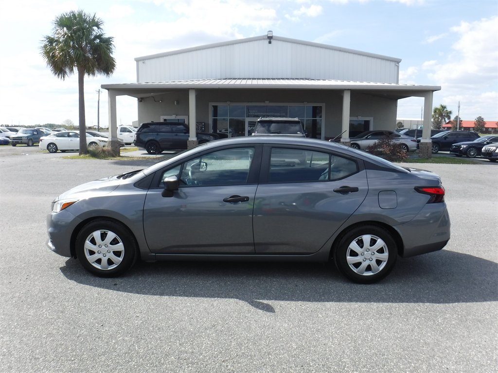 2020 Nissan Versa S photo