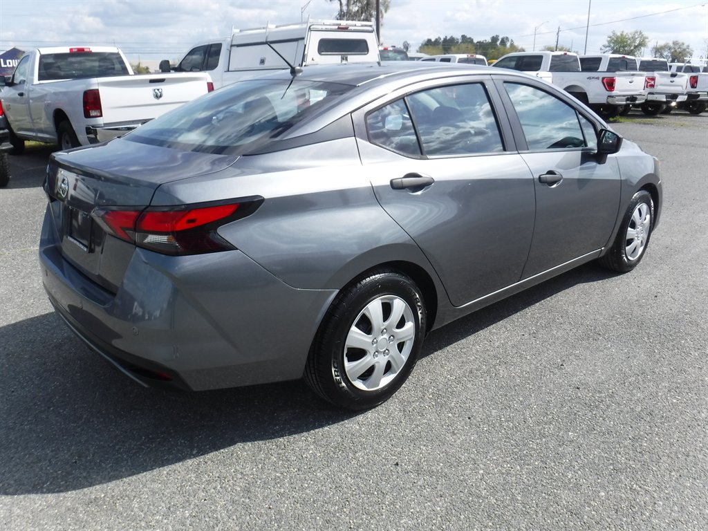 2020 Nissan Versa S photo