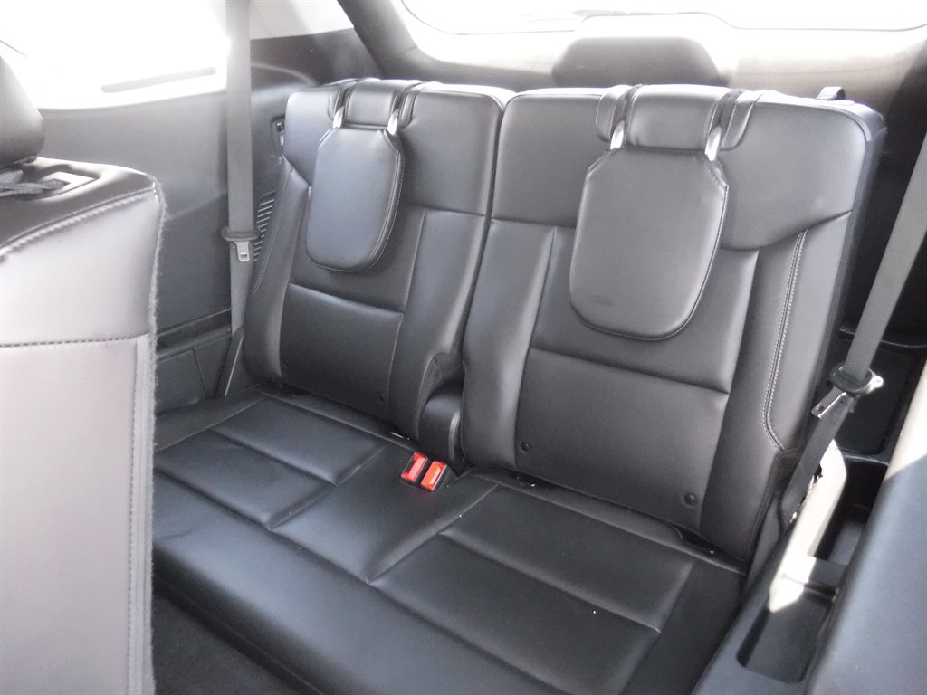 2023 Ford Explorer XLT Leather photo