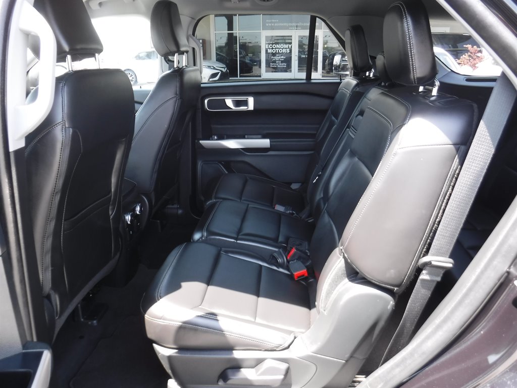 2023 Ford Explorer XLT Leather photo