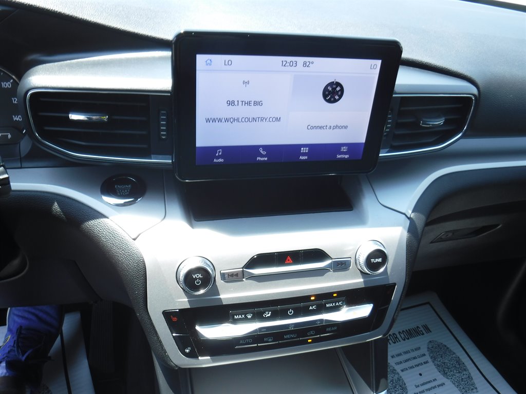 2023 Ford Explorer XLT Leather photo