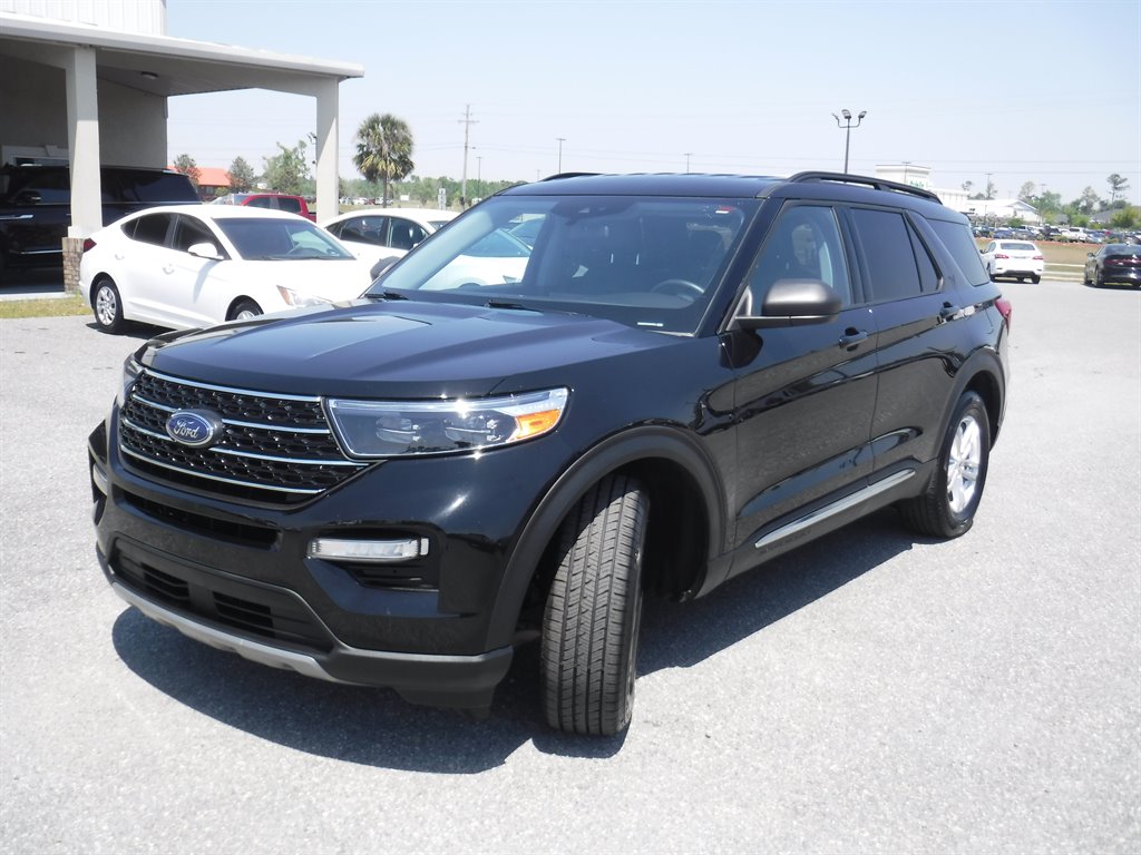 2023 Ford Explorer XLT Leather photo