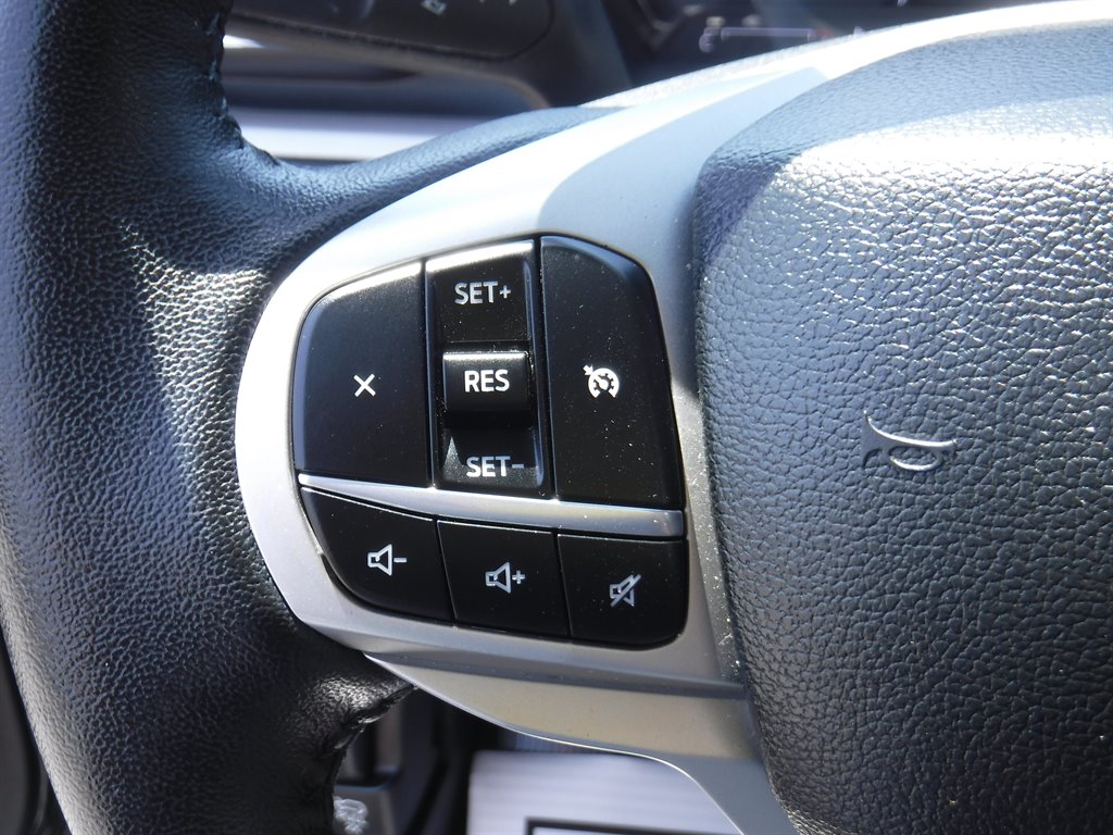 2023 Ford Explorer XLT Leather photo