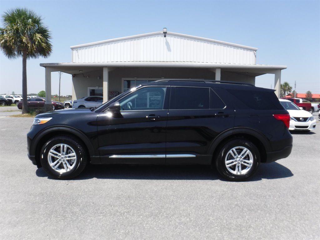 2023 Ford Explorer XLT Leather photo